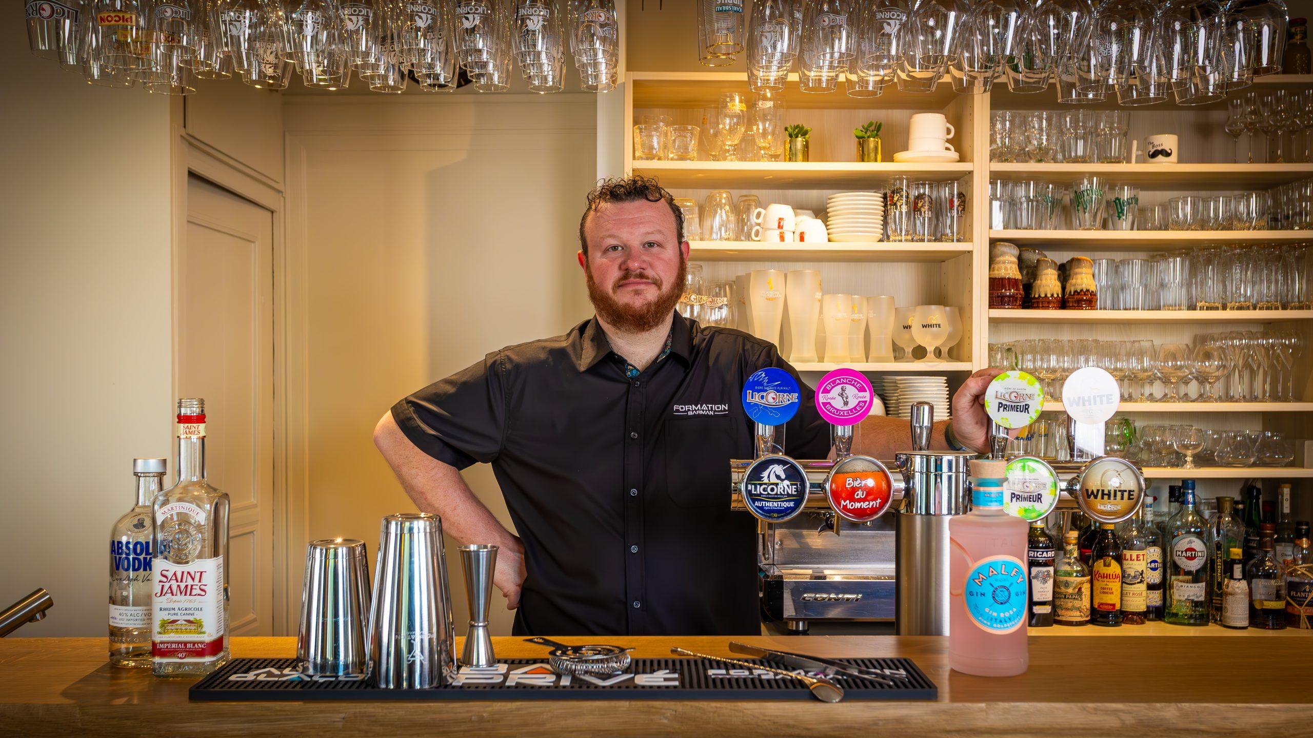 Formation en présentiel au métier de barman, pour se perfectionner dans la réalisation de cocktails