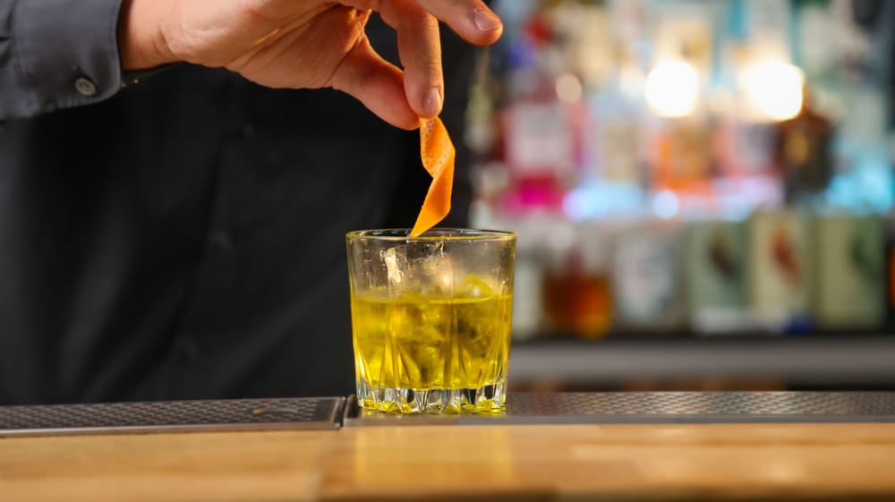 pack gold formation barman