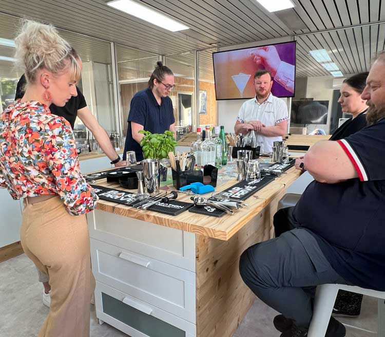 atelier-cocktail-particulier-aux-bureau-